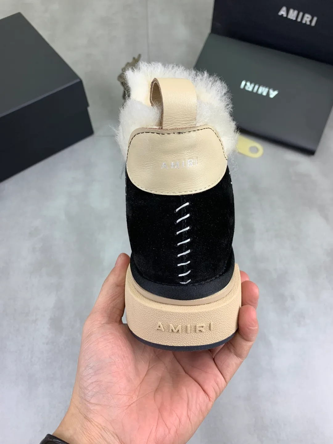 Men's shoes 💰P520 New high-quality fur-integrated Amiri Emile new winter wool shoes MA-1 wool shoes Amiri gave up the rock punk style in the new season. It uses a lot of unsaturated colors, Morandi tones, whether you see or wear them, it will make people very happy. The large tongue of the bread shoes continues, shortens the length of the shoe body, thickens the midsole, and the toe part is more rounded. Amiri's brand letters and MA logo appear on the side of the shoe. Fabric: Original custom imported first-layer frosted cowhide + real wool lining. Outsole TPU material. Bottom thickness 4CM. Color: three colors available. Size: #女 models 35-40